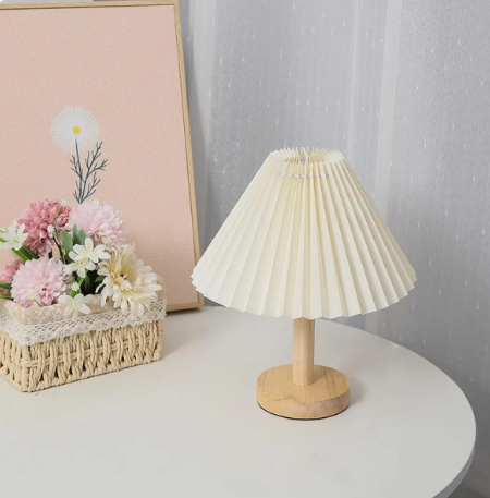 Modern Retro Pleated Bedroom Table Lamp with Wooden Base Rechargeable 5V AC Power Cloth Folding Lampshade Reading Table Light