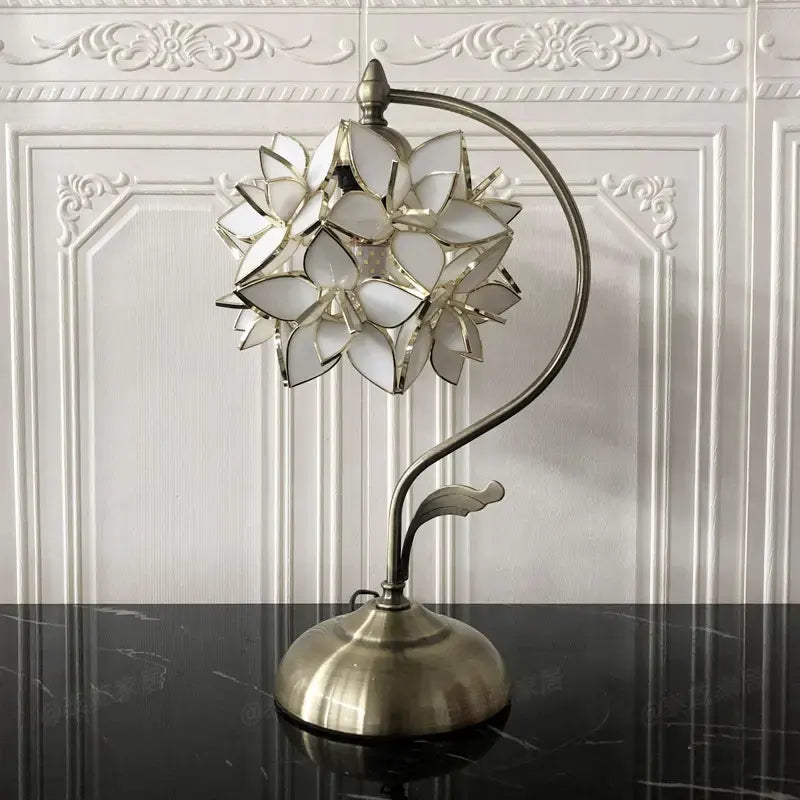 Postmodern Luxury Copper Table Lamp Retro Glass Flower Modern Reading Light Bedroom Custom Packing Crystal Metal Hotel AC 90V