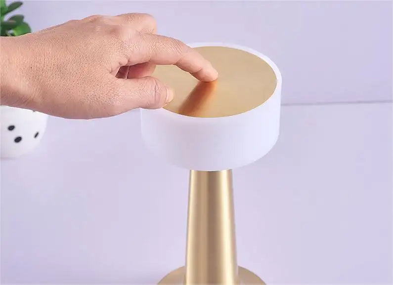 Hot Selling Modern Nordic Metal Gold LED Dining Table Lamp Round Shade Bedroom Bedside Lamps with Rechargeable Power Supply